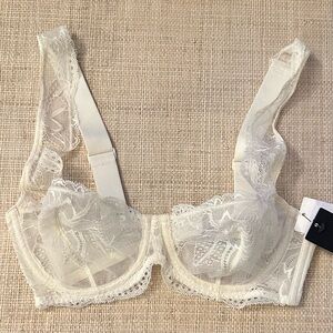 ✨NWT Calvin Klein White Lace Balconette Bra